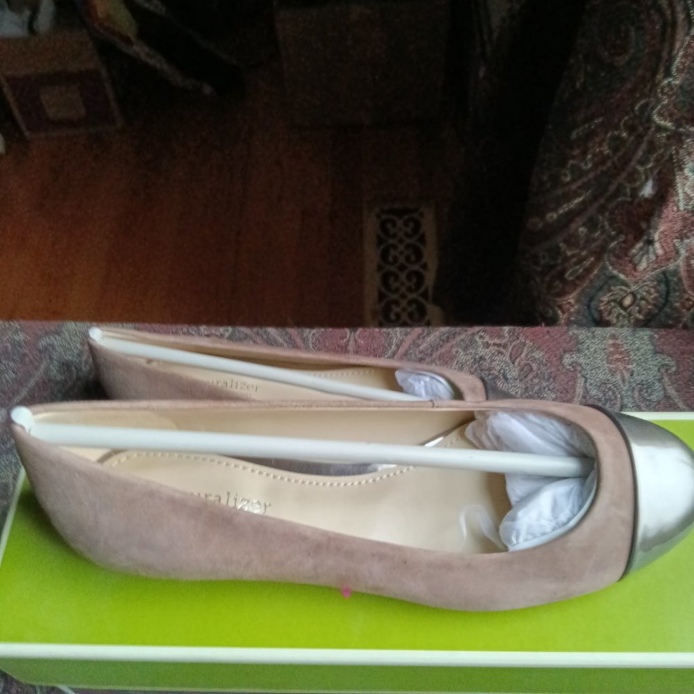 NEW.NATURALIZER. SIZE 7M.BRAWN.